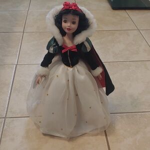 VTG Disney 2003 Snow White Porcelain Doll With Stand